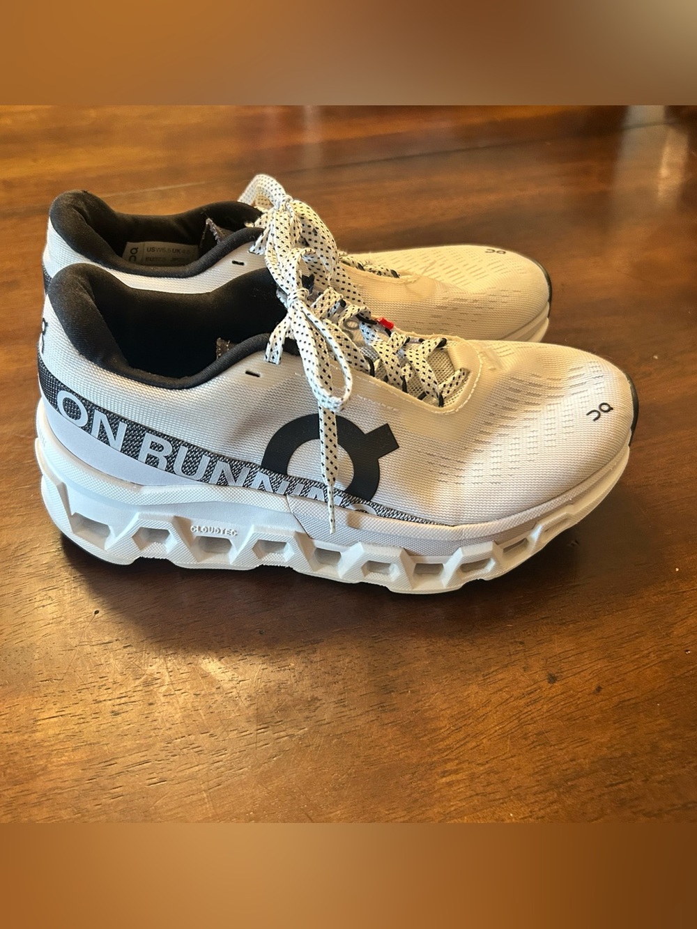 On cloud Running White and Black Running Sneakers